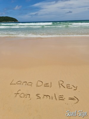 Lana Del Rey fan, smile =)