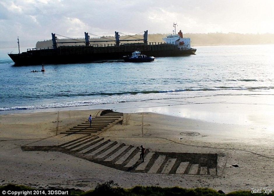 3D sand drawings in New Zealand on Makatana beach